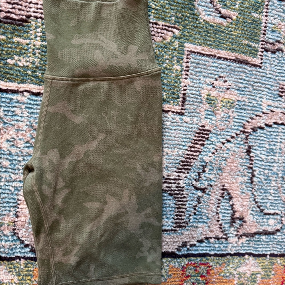 P'tula Olive Camouflage Jacquard shorts